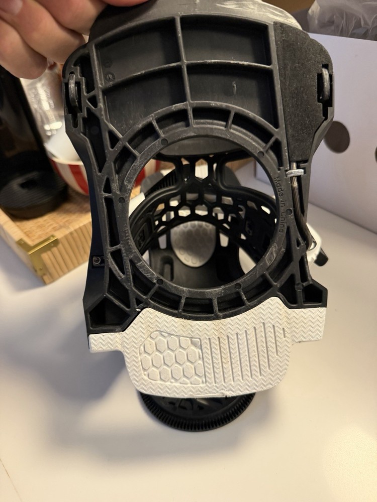 Flow Medium Snowboard Bindings Black/White Ankle Buckles 4x4 Mount