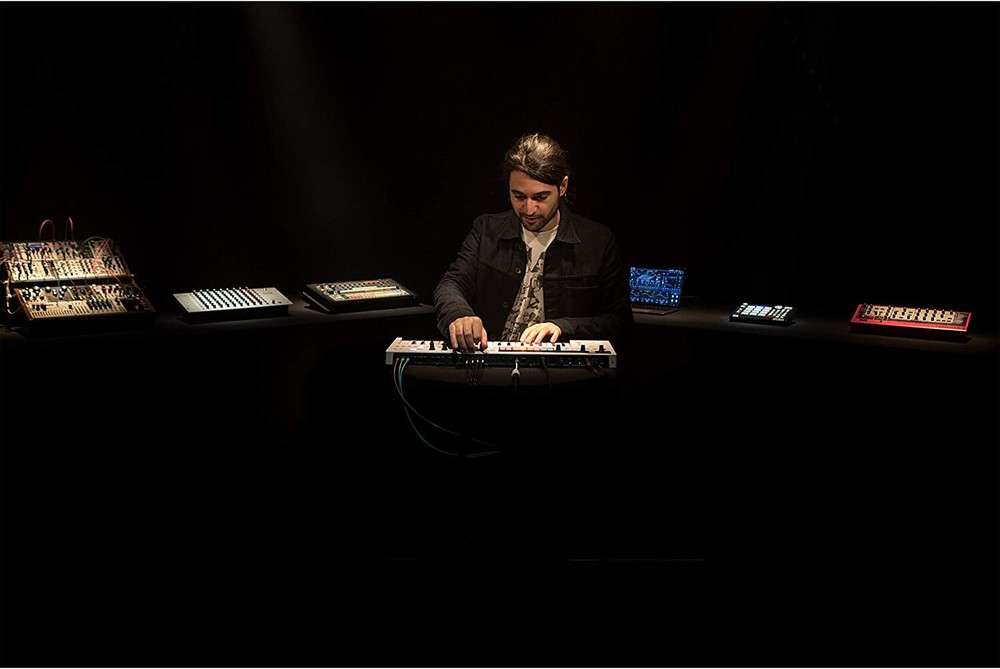 Arturia KeyStep Pro 37-Key USB/MIDI/CV Keyboard Controller and Sequencer -White