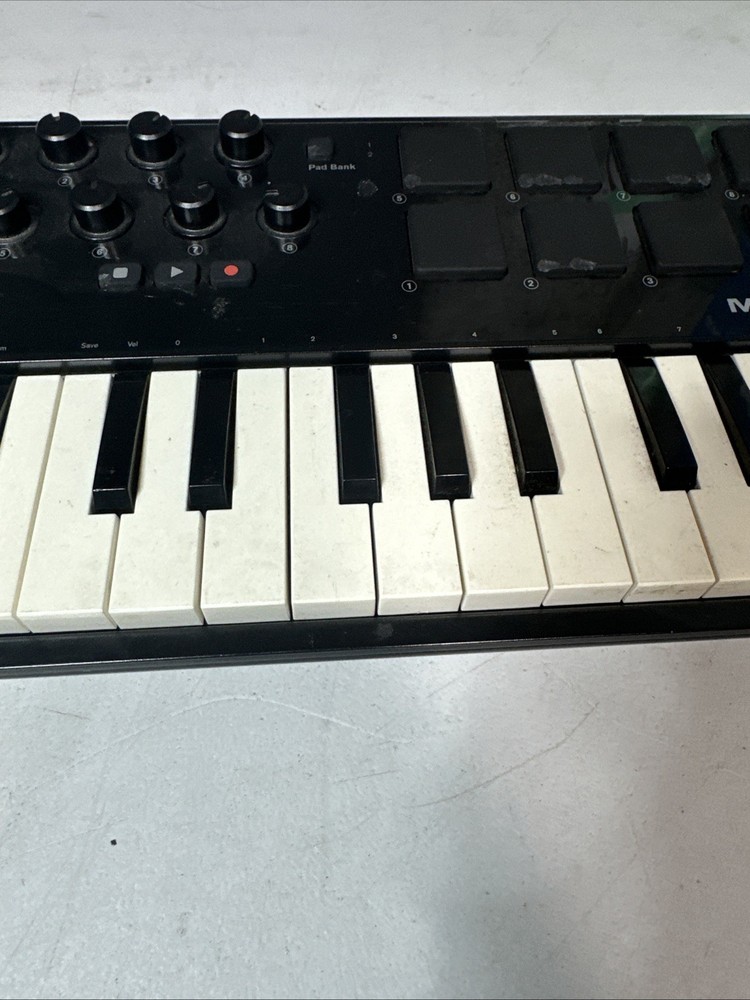 Axiom AIR Mini 32 USB MIDI Keyboard