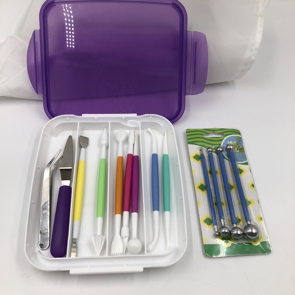 Wilton Modeling Tool Set 7 pc set 1276 Plus 4 pc Roller Set Case Included @31