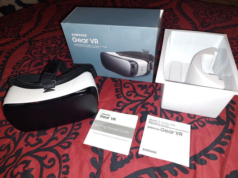 Samsung Gear VR Virtual Reality Headset Powered by Oculus