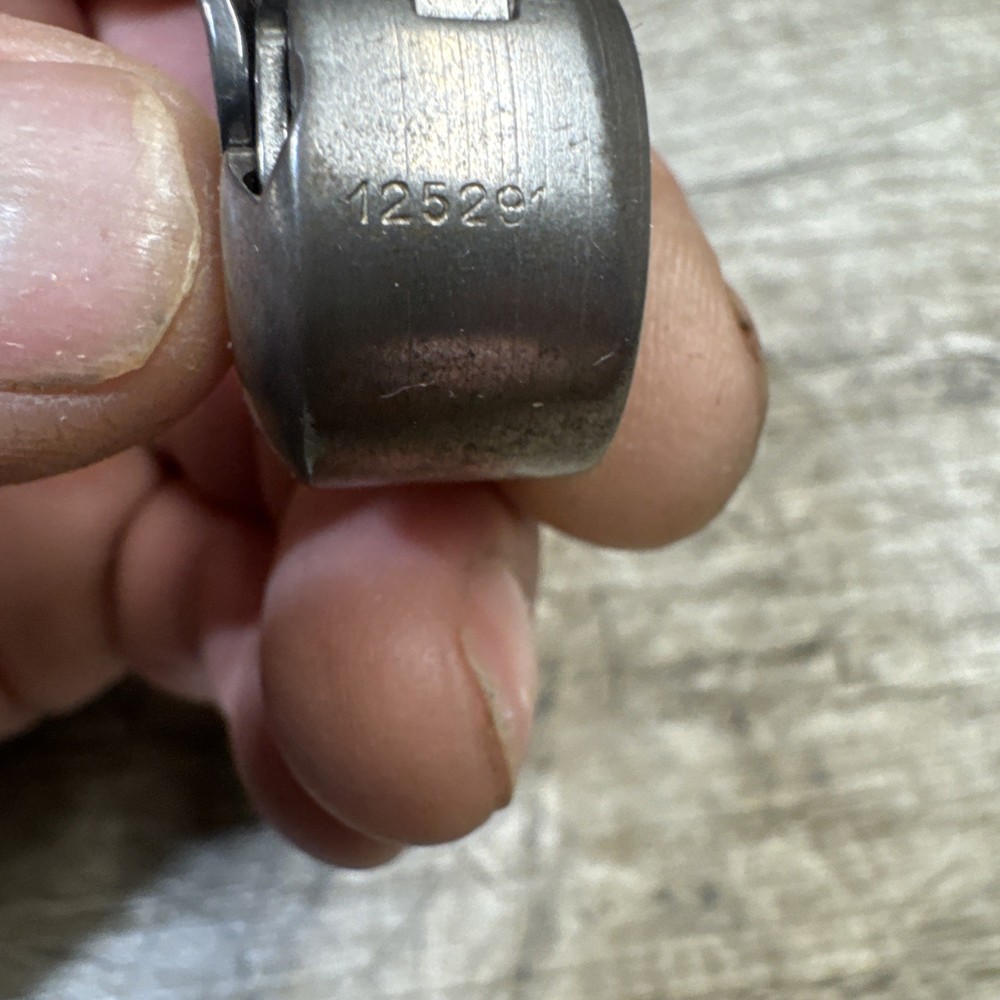 SINGER 293 B Sewing Machine BOBBIN CASE HOOK