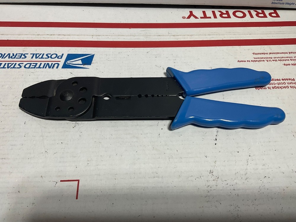 Crimping Tool with Wire Stripper — made in Taiwan