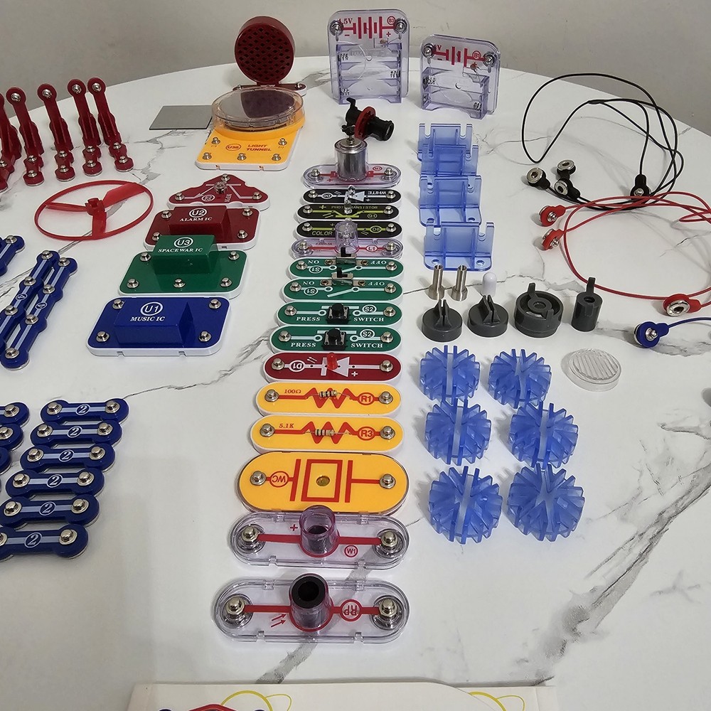 Elenco Snap Circuits Lot