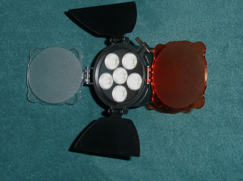 PROFESSIONAL LED-5010 VIDEO LIGHT Versatile hand held vs COLD shoe mount