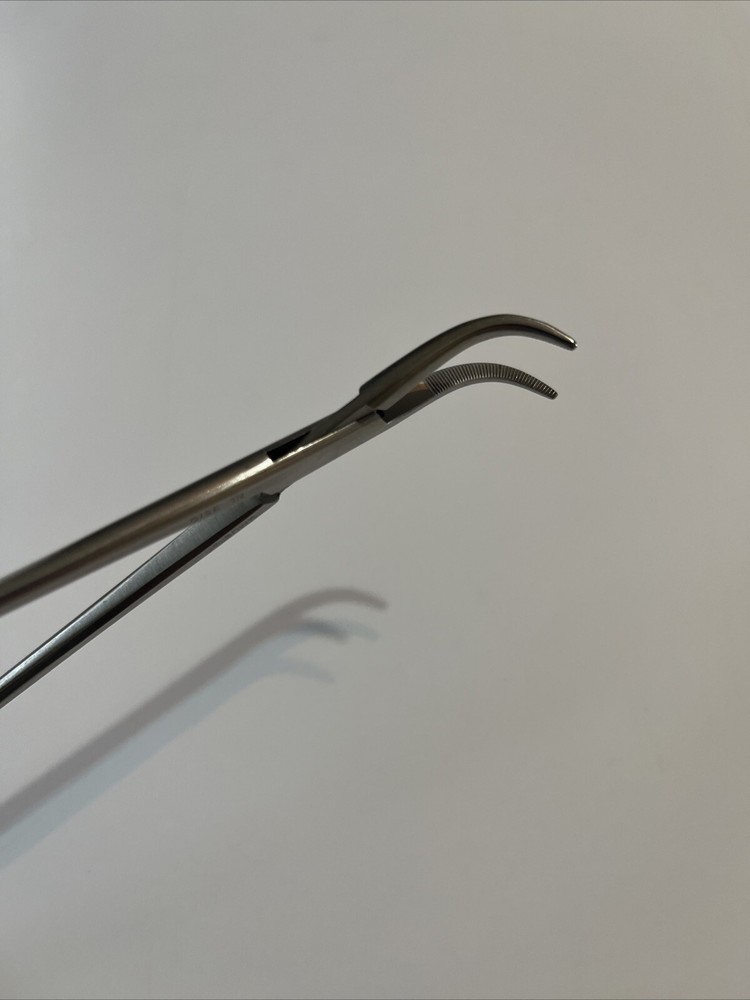 V. Mueller NL3510 Curved Adson Forceps, 8.5" (M)