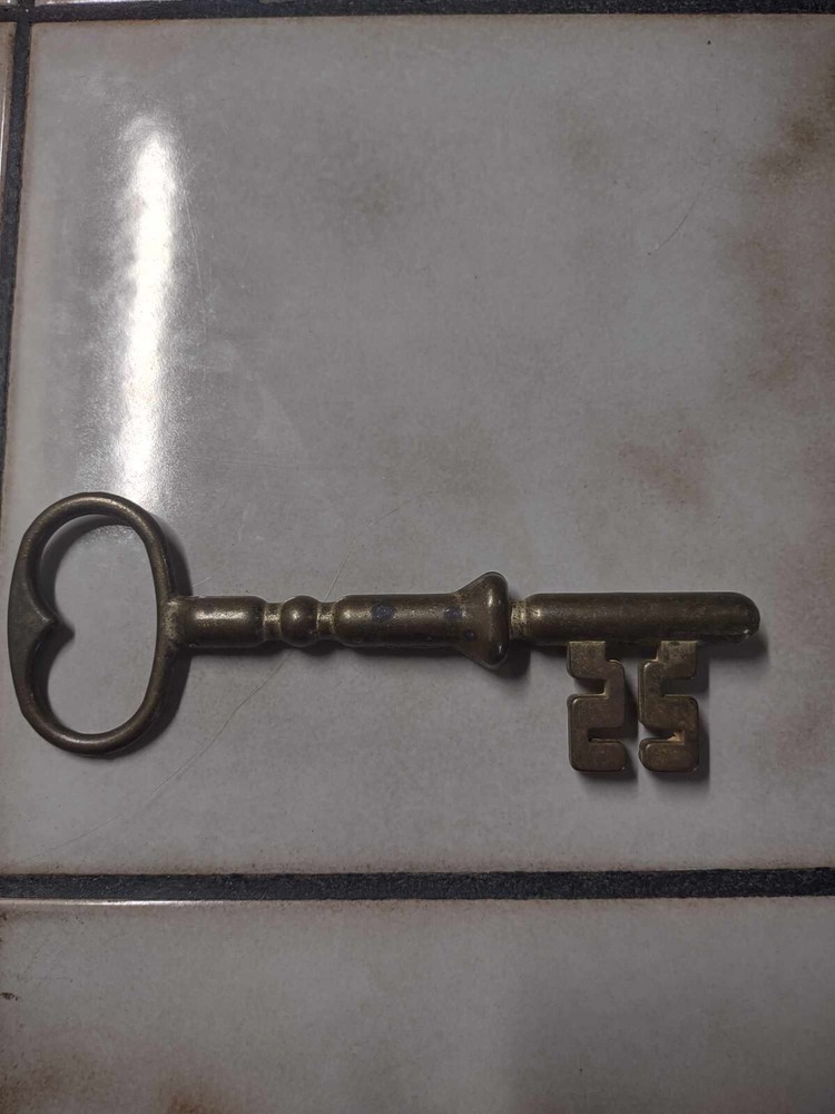 Vintage Brass Skeleton Key Ornament/Wall Hanger