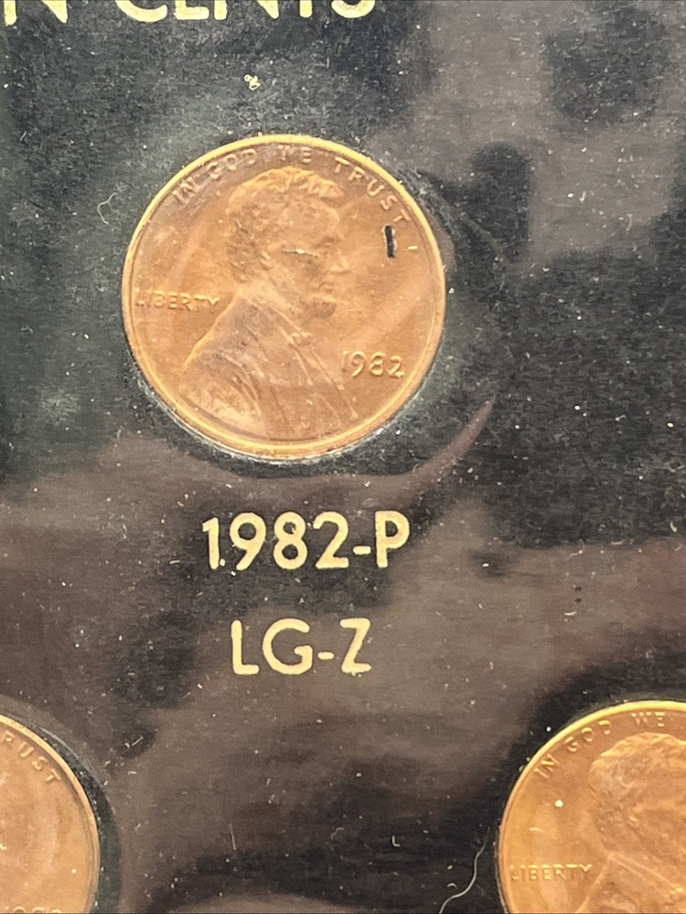 1982 Lincoln Cents Holder 7 Coins Total