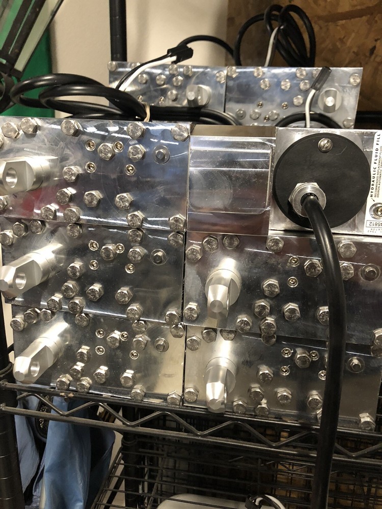 CMC 7050 Hydraulic Actuator for PL-65 jack plate includes spring pins