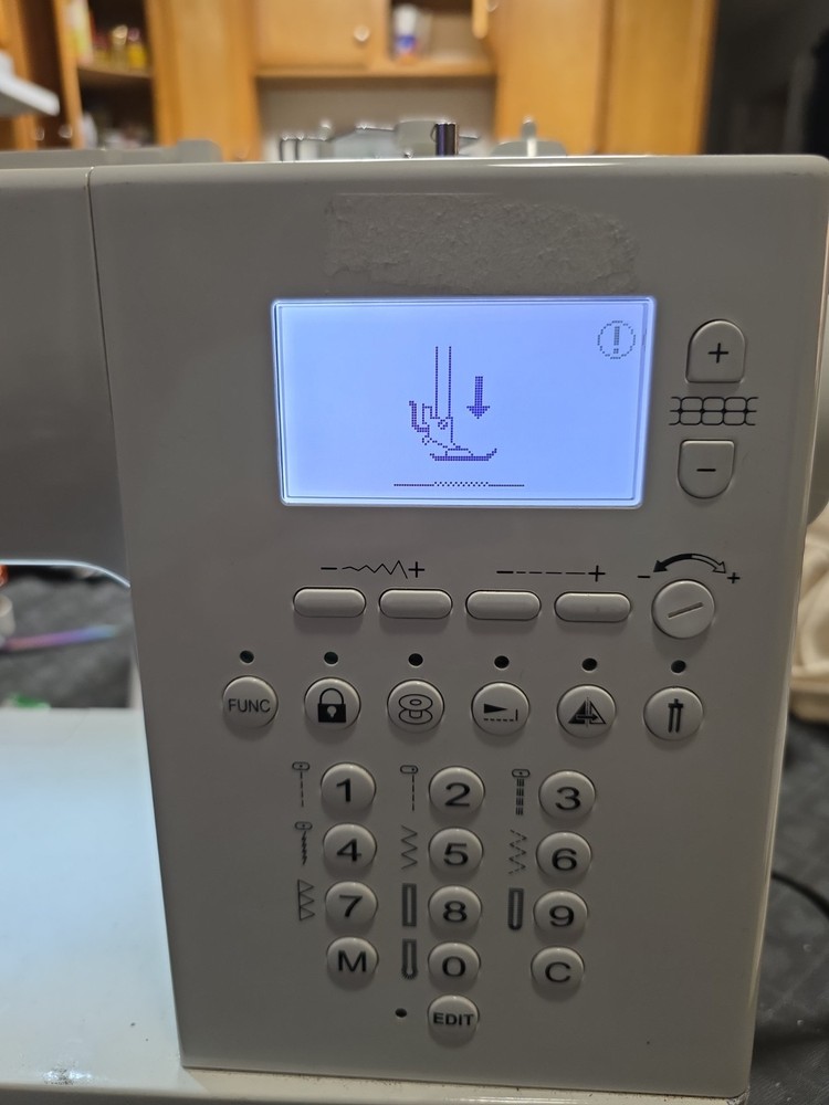 Singer Quantum L-500 Computerized Sewing Machine – Tested & Working LCD Display