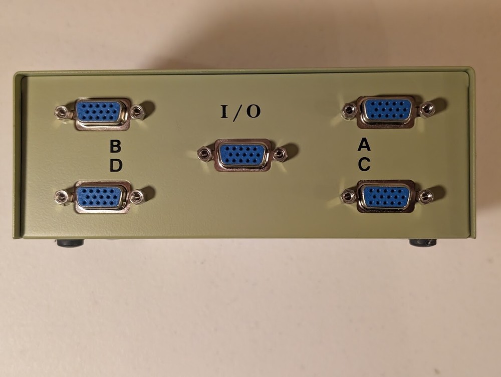 4-Port VGA Data Transfer Switch Box A/B/C/D Manual Select for Computers/Devices