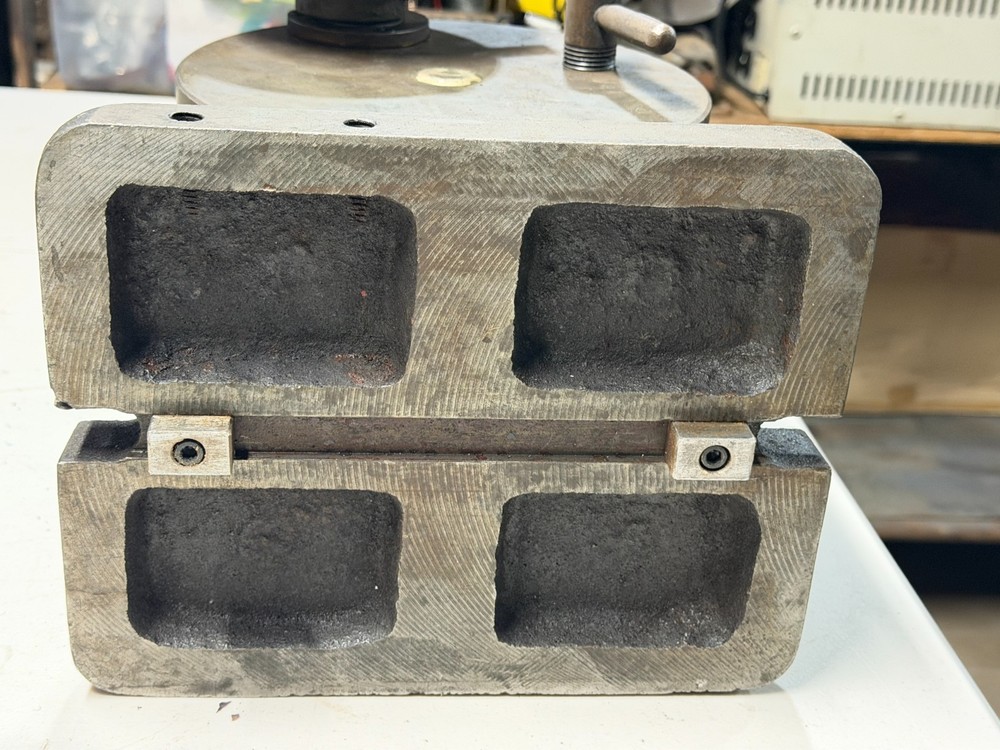 L W Chuck Co dividing head