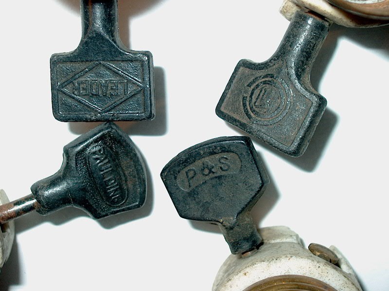5 ANTIQUE SIGNED SOCKETS-INERTS ONLY-NO SHELLS-1 PULL CHAIN-4 PADDLE SWITCH