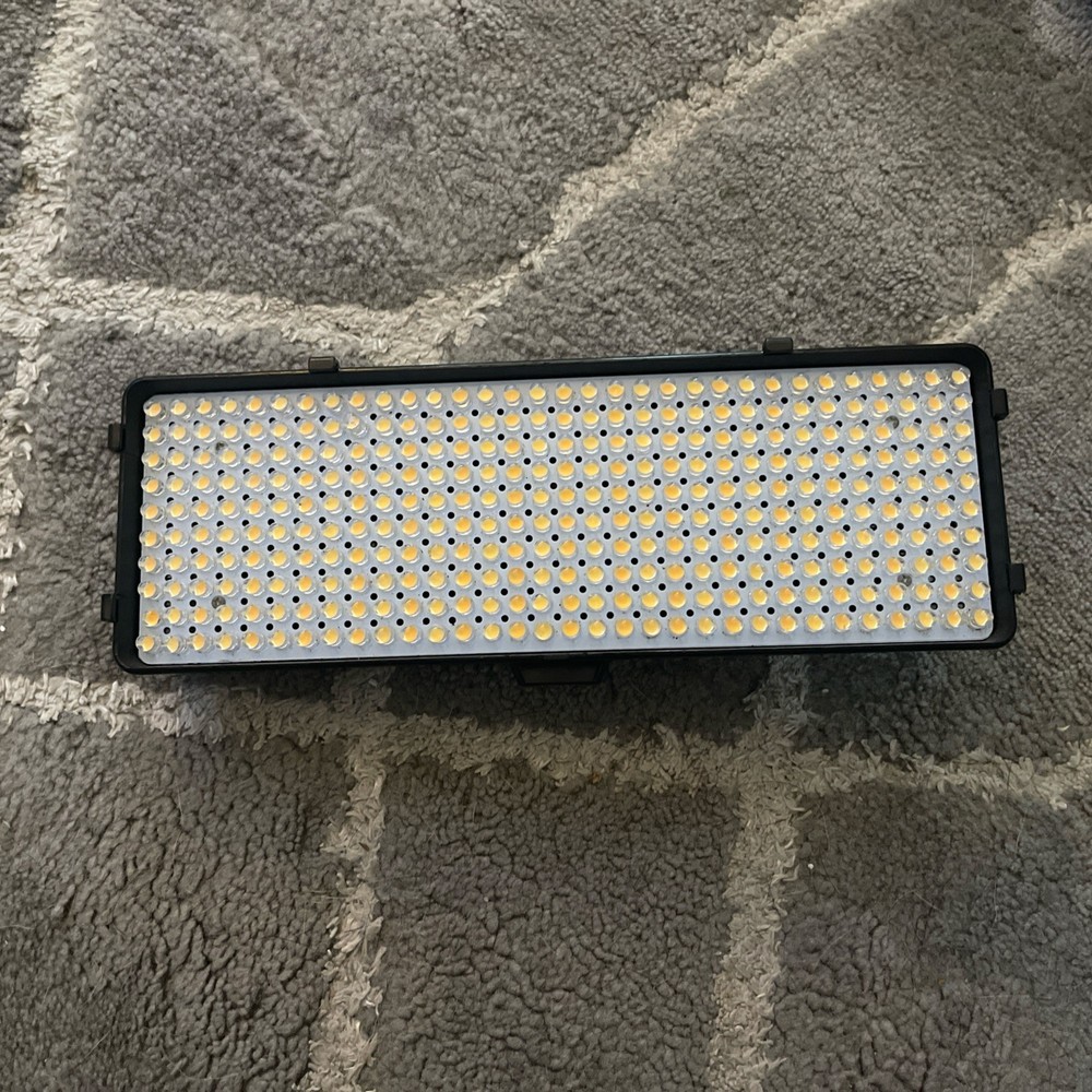 Polaroid 320 Dimmable Vari-Temp Super Bright LED Light (PLLED320)