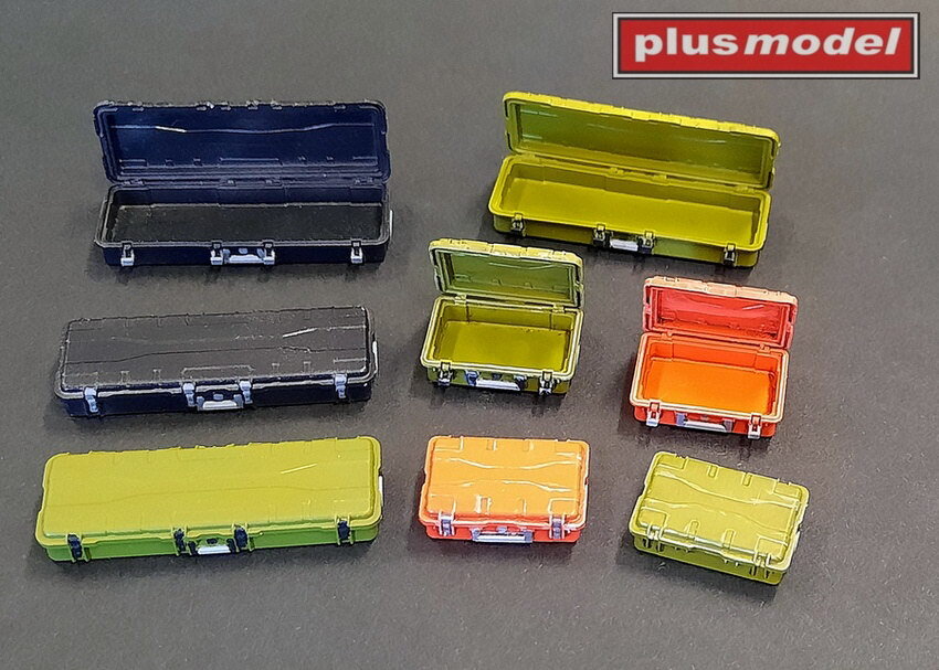 Plus Model 1/32 Tool Boxes Low (4x open, 4x closed)