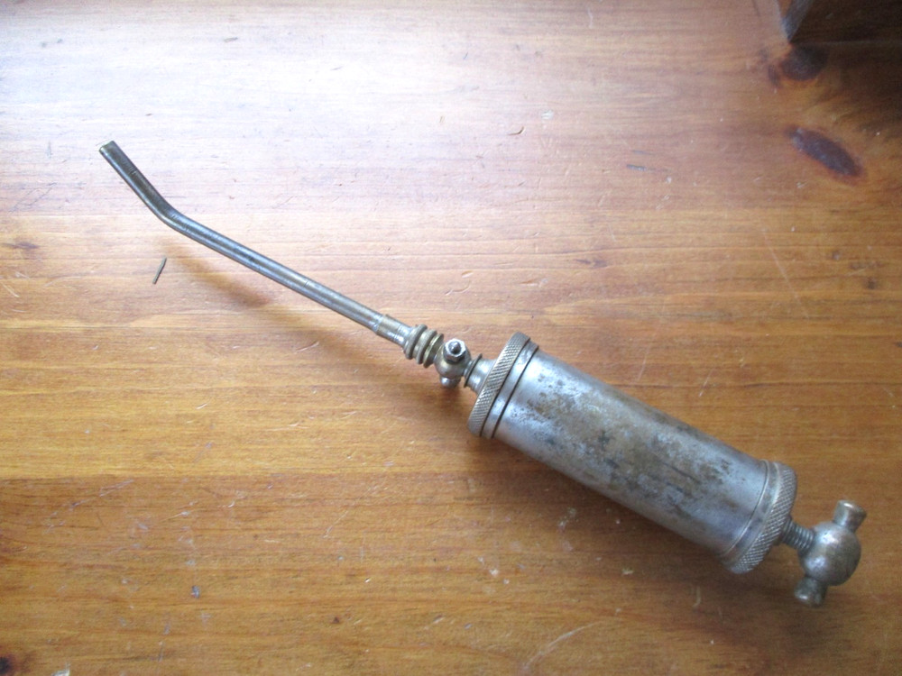 ANTIQUE BRASS SCREW GREASE GUN