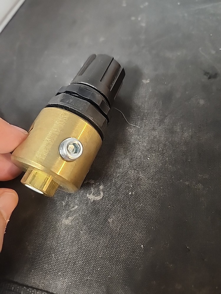 WILKERSON REGULATOR R04-02-000. Brass NOS