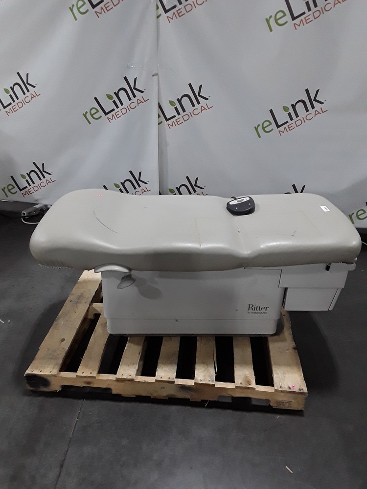 Midmark 222 Procedure Chair