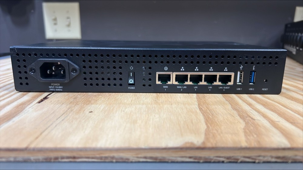 Pakedge Device & Software Gigabit Wired Router RE-2