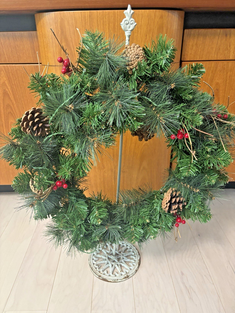 21" Artificial Christmas Wreath w/Pinecones and 9 different light settings