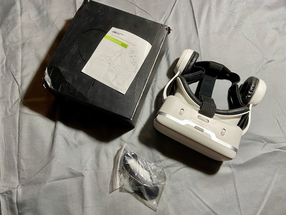 PRE-OWNED Hamilton Buhl Virtual Reality Glasses And Remote Control