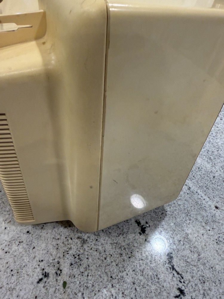 1982 Goldstar VR-206 Black & White 12" Solid State CRT Television WORKS; Used
