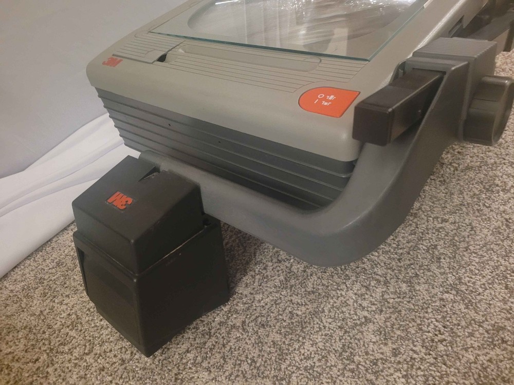3M 9085 Overhead Transparency Projector