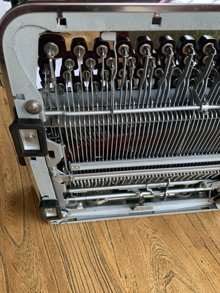 olympia sm2 typewriter, Congress Elite