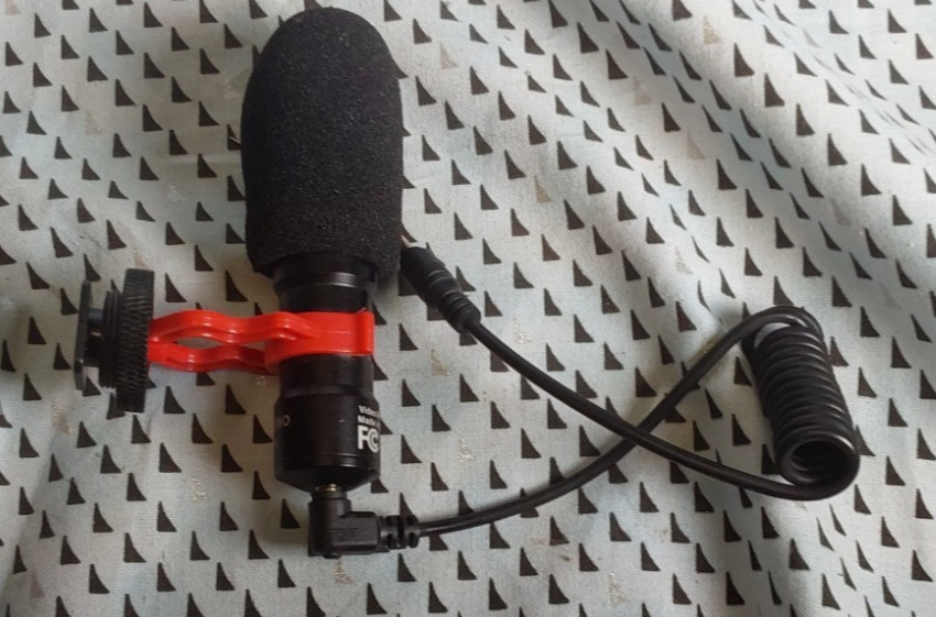 2 LIGHTWEIGHT MICROPHONE FOR CAMERA MOUNT- NOT TESTED