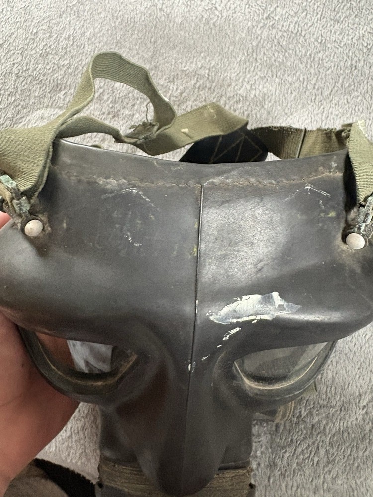 British Military Issue 1966 S 6 Respirator, Size Small