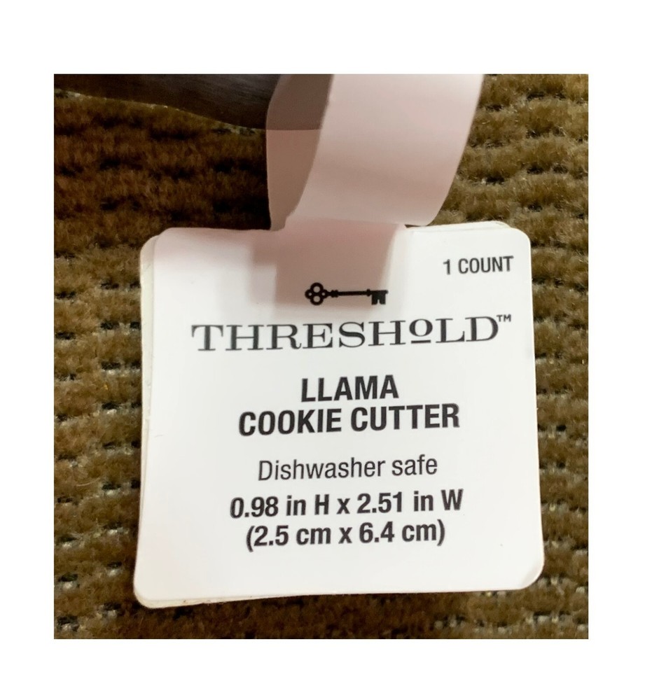 6 PIECE COOKIE CUTTER - 3 THRESHOLD LLAMA WITH TAGS, 2 SANTAS, & 1 CAT?