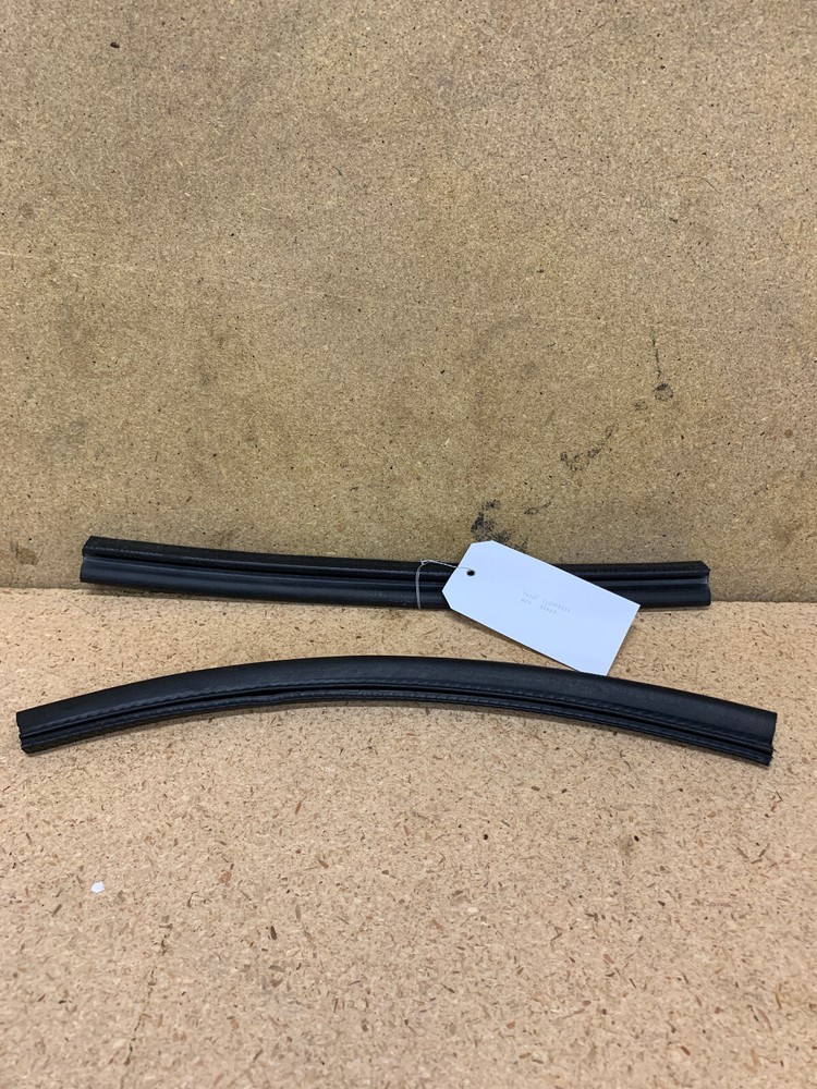 Body assmy. Seal rubber upper hood (RH) Cowl/HMMWV 5330-01-288-7822(2-EACH)