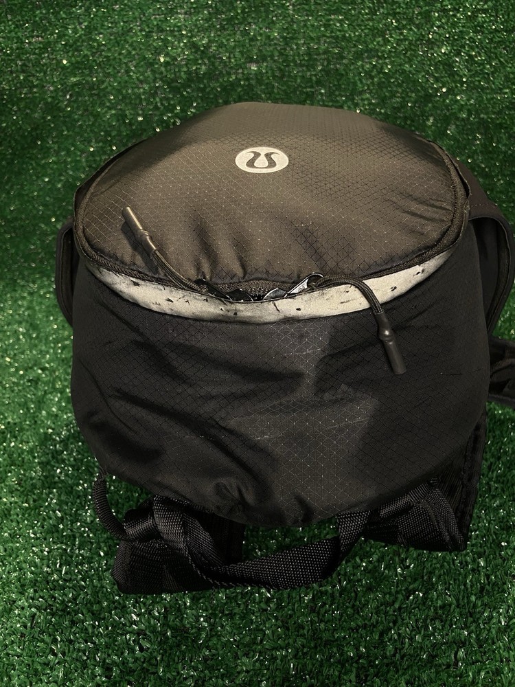 Lululemon Fast Free Reflective Backpack/Hydration Bag - 13L - Black.