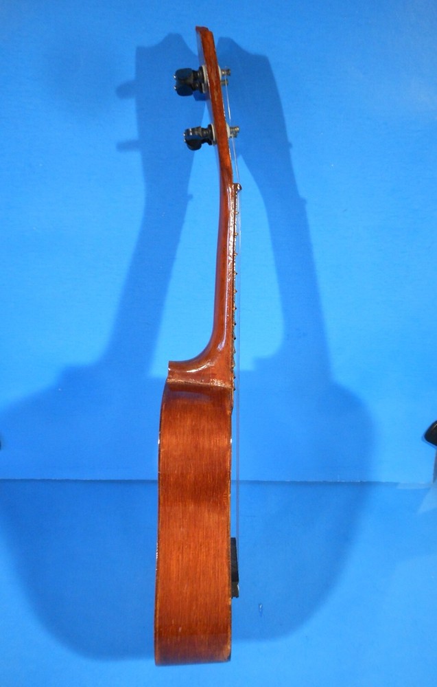 THE HAWAIIAN UKULELE SOPRANO NICE CONDITION!