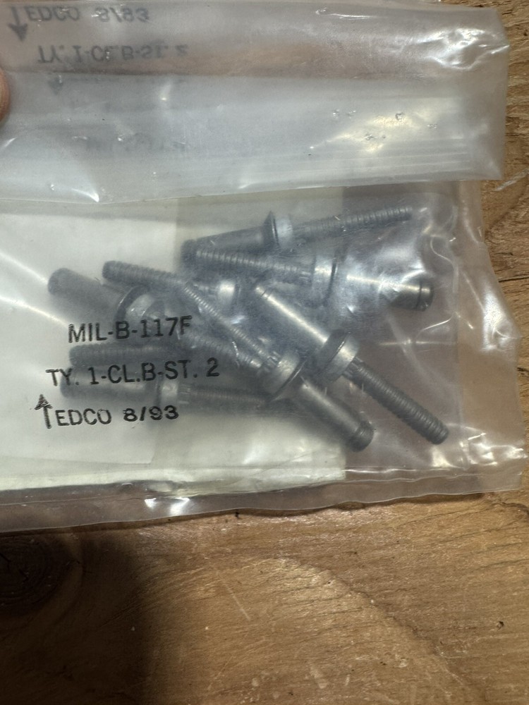 MS21140-0807 RIVET 8PC