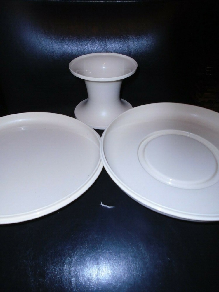 NOS TUPPERWARE SERVE-IT-ALL IN ALMOND TIERED SERVER