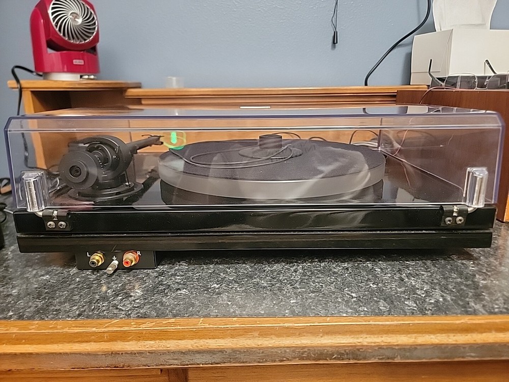 Music Hall MMF-7 Turntable Working Condition