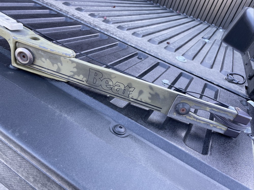 Bear MAGNUM HUNTER COIN SERIES Compound Bow STRING LENGTH 37”