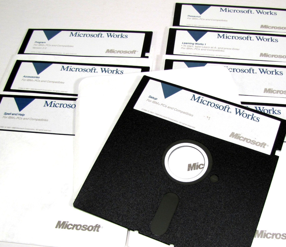 5.25" Floppy Disk Microsoft Works Version 2.0 Vintage 1991 Computer Discs Clean