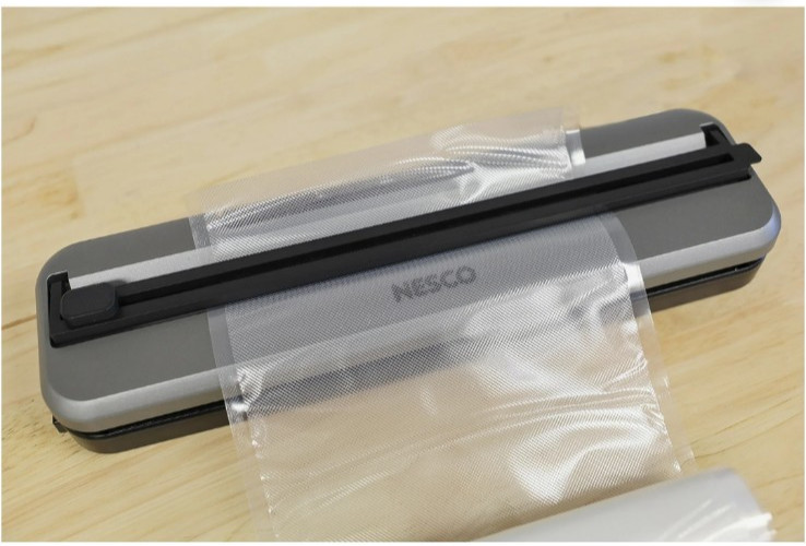 Nesco Space-Saving Vacuum Sealer Machine, Automatic One-Touch Food Sealer...