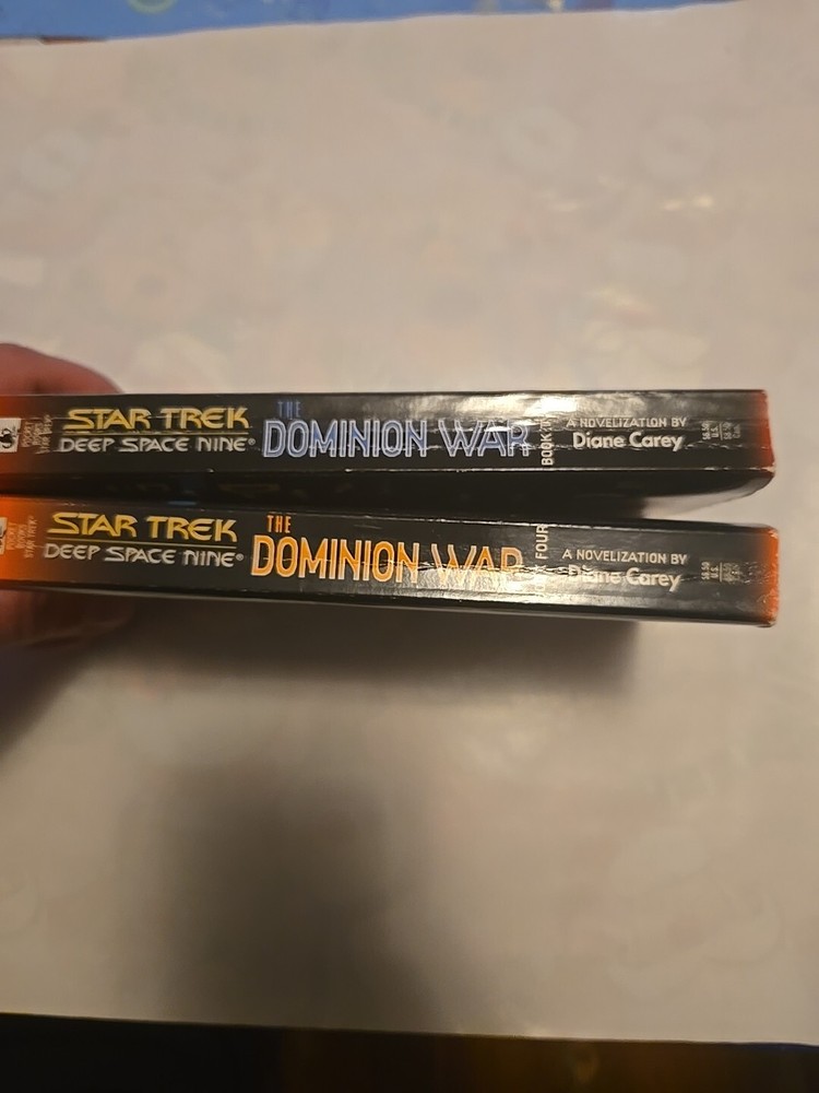 2 Star Trek and Deep Space Nine Paperback Books (2,4)