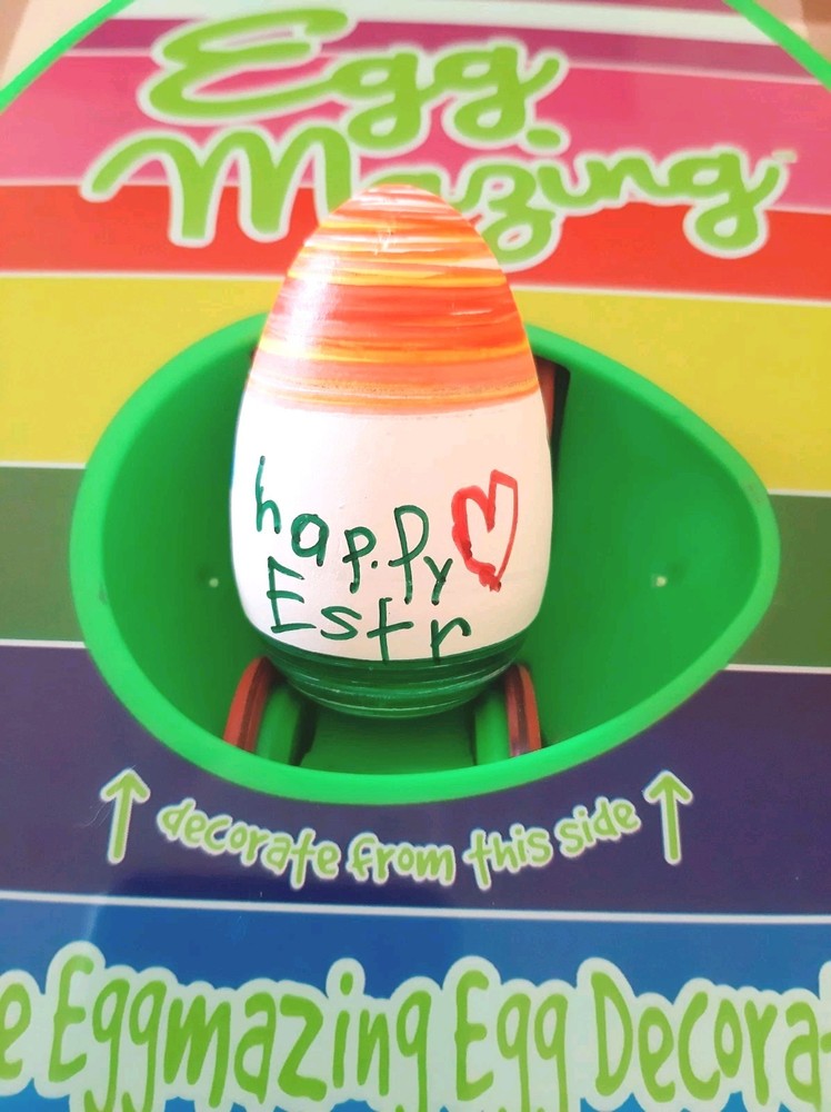 EUC Eggmazing Egg Decorating Kit Easter Egg Spinner and 8 Safe Non-Toxic Markers