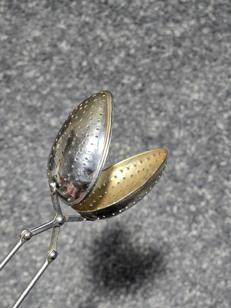 Vtg Tea Infuser Japan Made Spoon Leaf Strainer Hinged Steeper Leaf & Herb