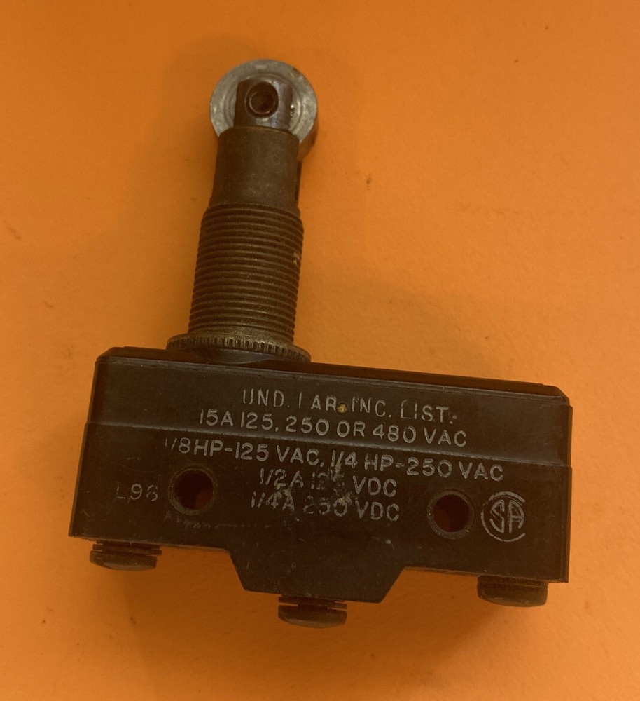 *USED* BZ-2RQ18T-MICRO SWITCH-ROLLER PLUNGER SWITCH-FREE SHIPPING*