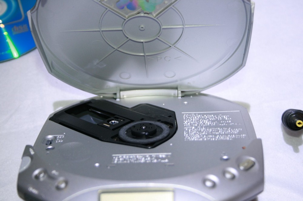 sony walkman cd player used / working