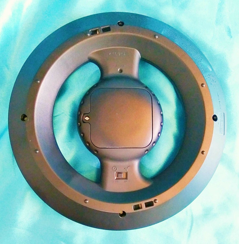 SIMON SWIPE - Hasbro Handheld Interactive Game 8+ years