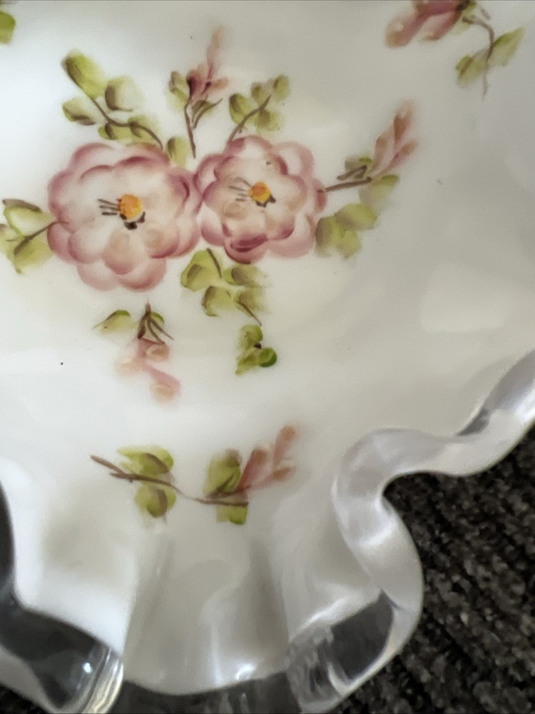 Fenton Handpainted Silvercrest Ruffle Bowl. 6"(E5)