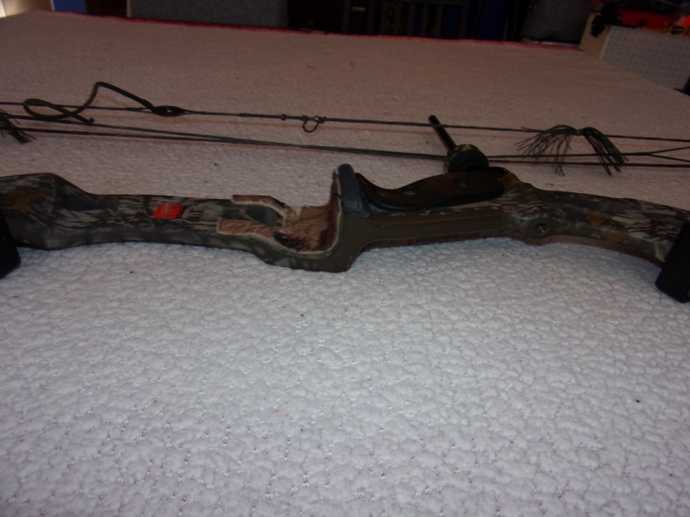 PSE Archery F-4 Maxis Compound Bow