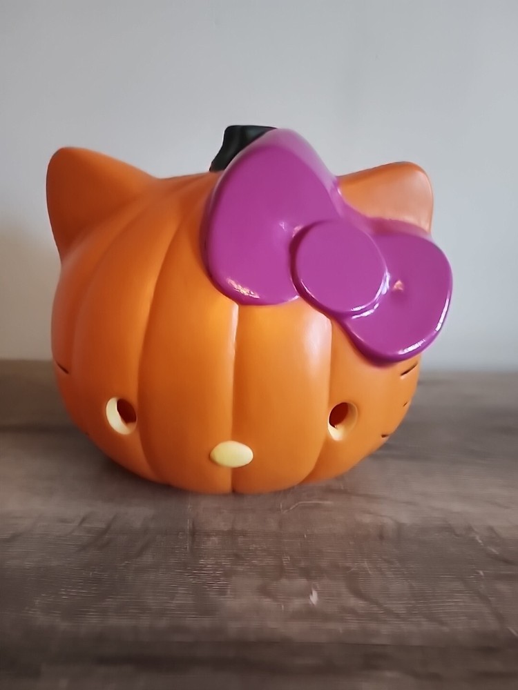 2014 Hello kitty blowmold Pumpkin Halloween Decor Works