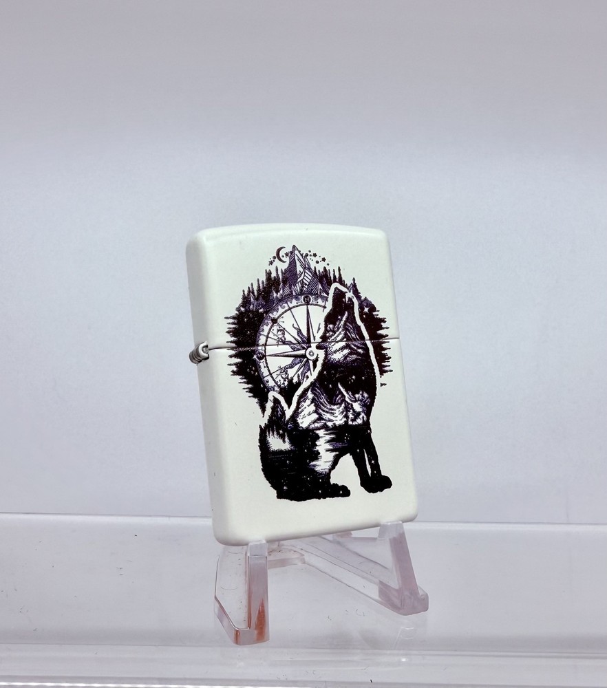 Genuine ZIPPO Lighter HOWLING WOLF COMPASS WILDERNESS BNIB